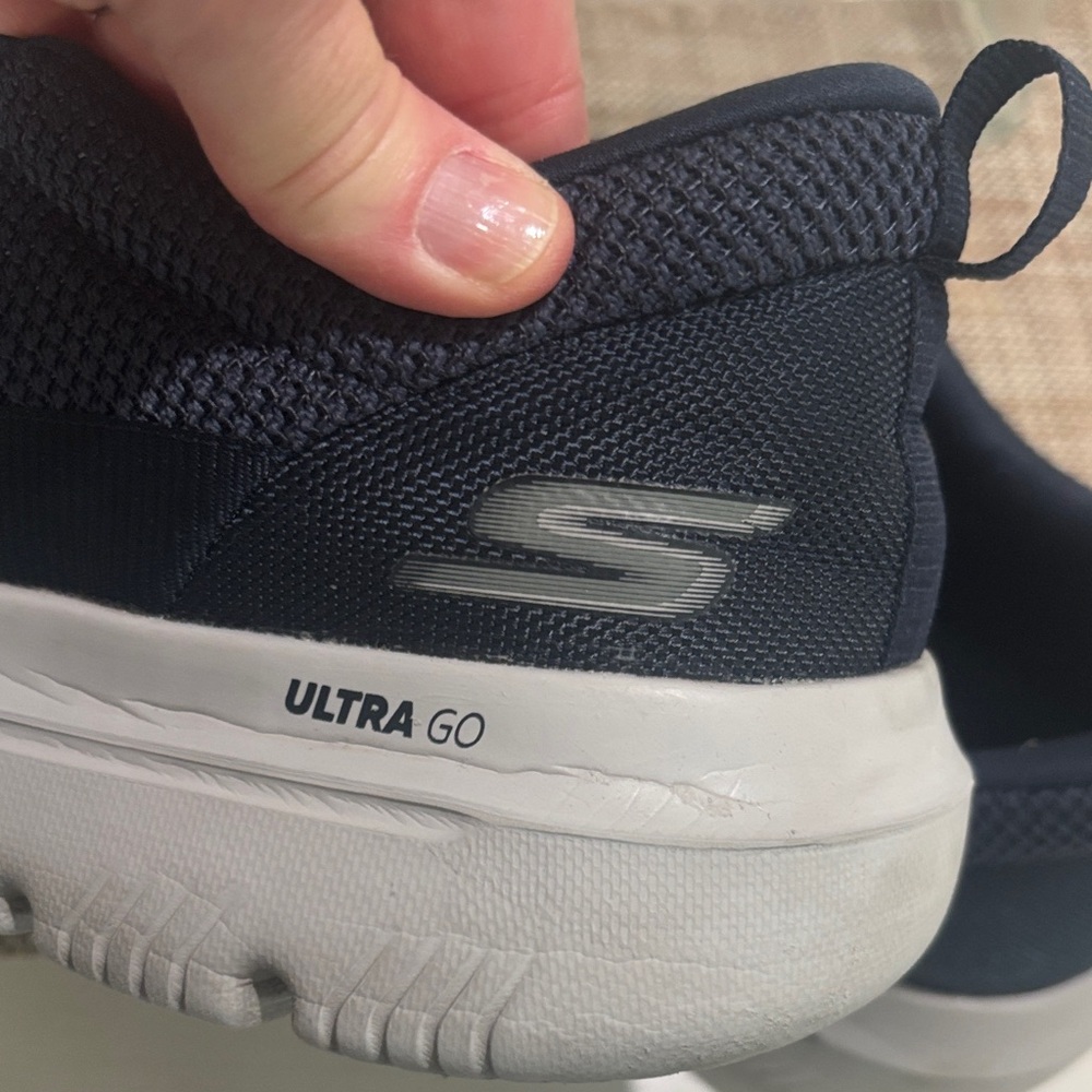 Skechers Ultra Go Walk Sneakers in navy. Men 15. Excellent condition. Very nice! - Picture 5 of 8